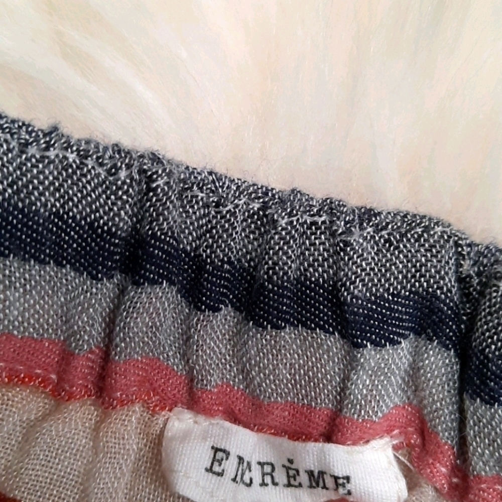 EnCreme Striped Linen Shorts - Picture 2 of 3